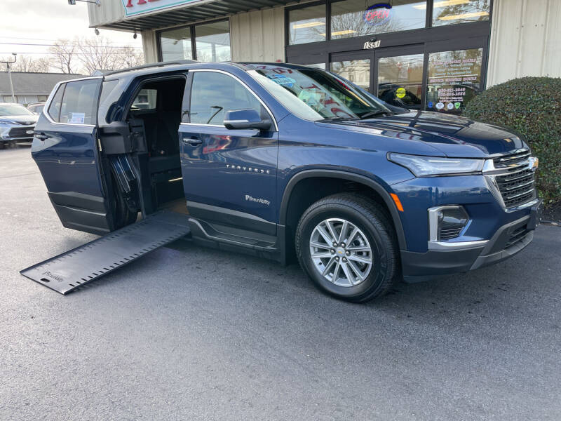 Used 2022 Chevrolet Traverse 1LT with VIN 1GNERGKW5NJ177433 for sale in Seekonk, MA