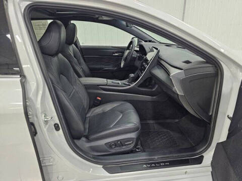 2022 Toyota Avalon Hybrid Limited