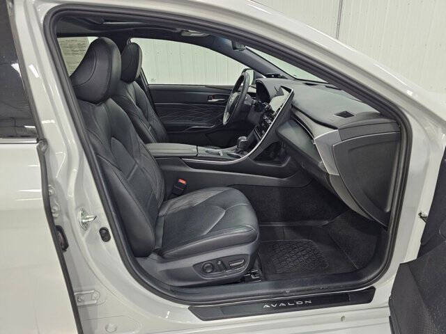 2022 Toyota Avalon Hybrid Limited