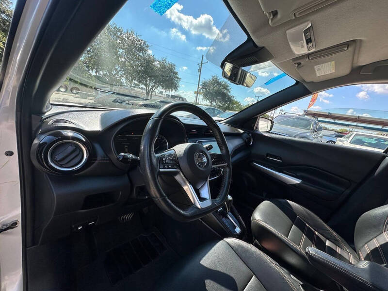 2020 Nissan Kicks SR