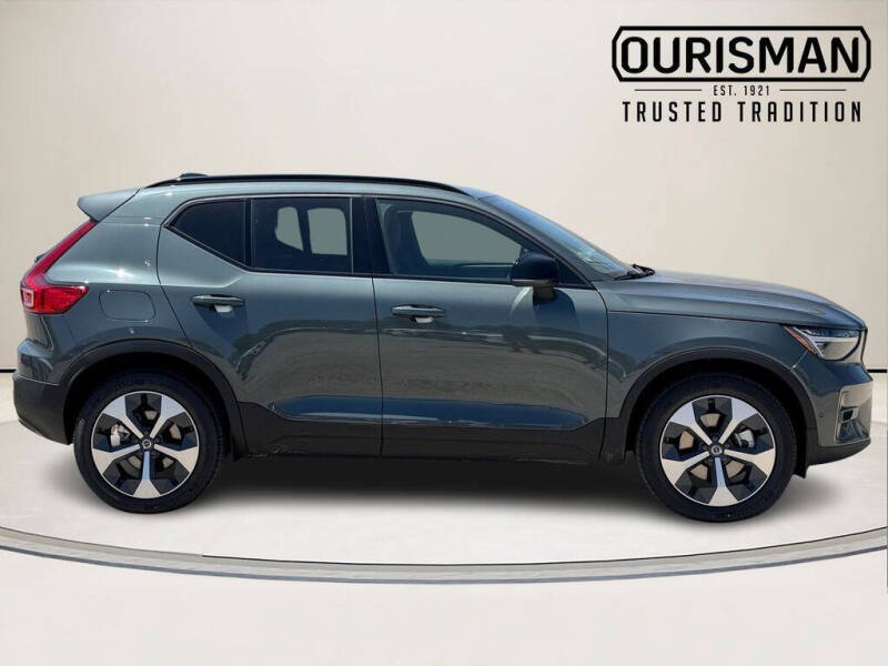 2026 Volvo XC40 B5 Plus