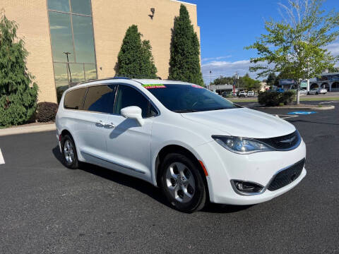 2017 Chrysler Pacifica Touring-L Plus