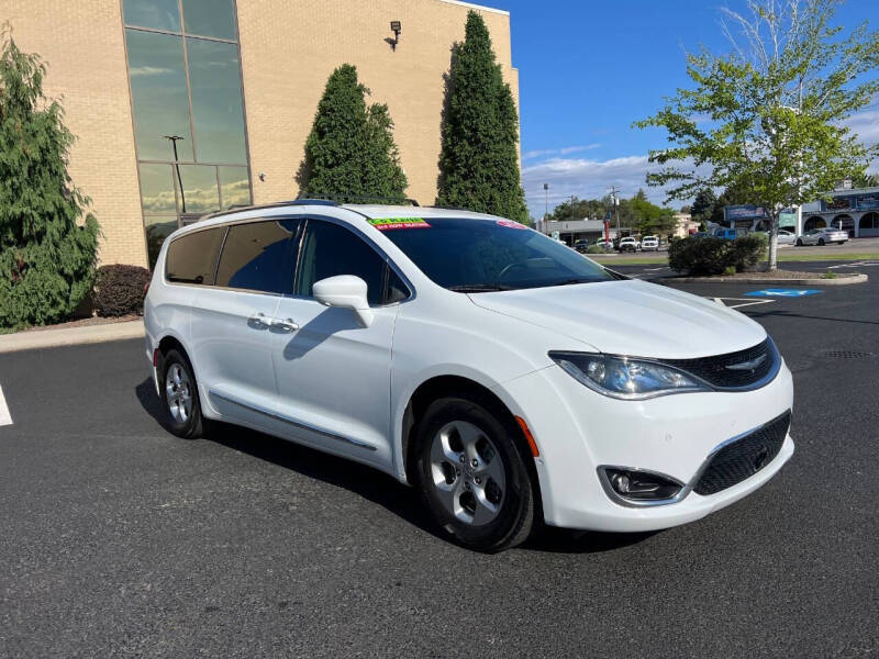 2017 Chrysler Pacifica Touring-L Plus