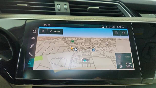 2022 Audi e-tron quattro Premium