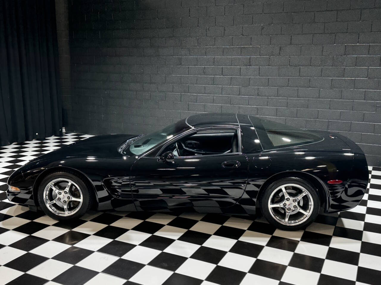 2001 Chevrolet Corvette 10