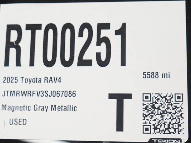 2025 Toyota RAV4 Hybrid XLE