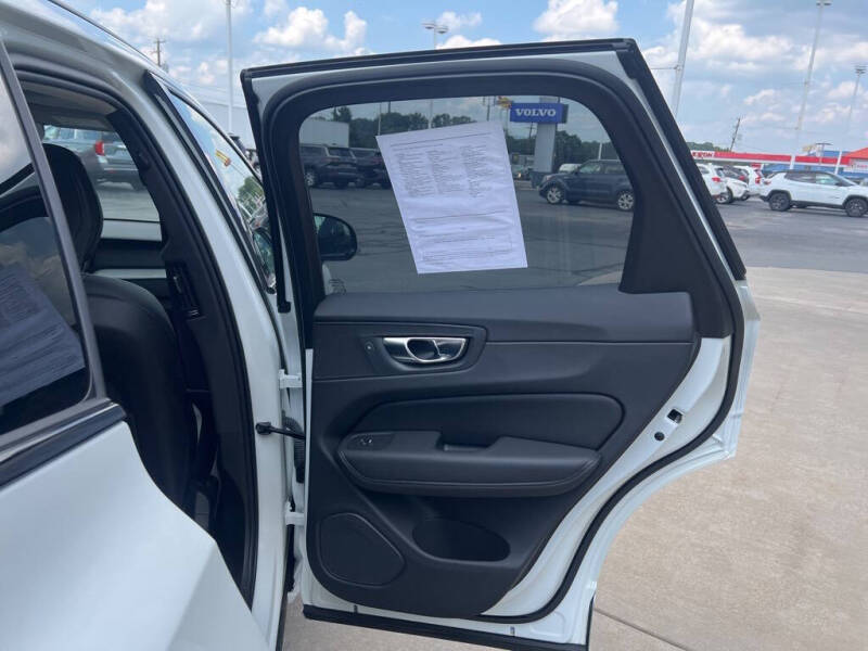 2025 Volvo XC60 T8 Plus Dark Theme