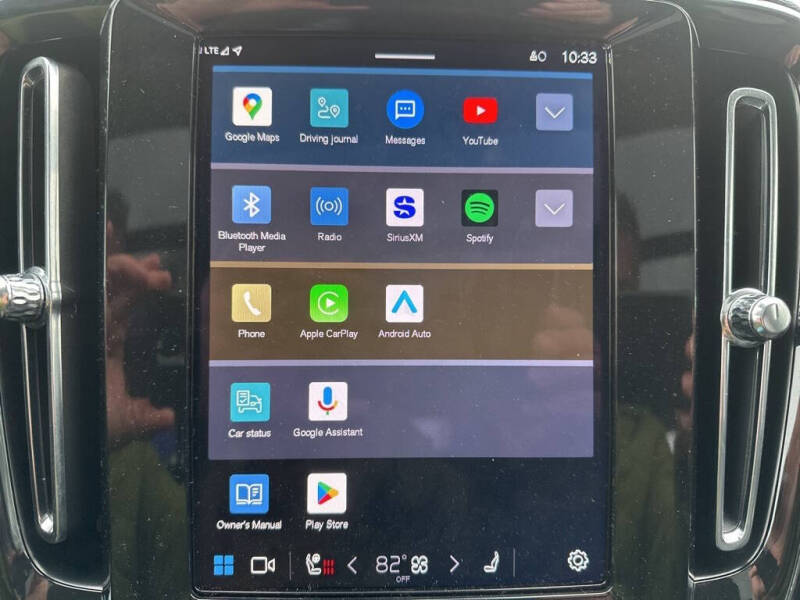 2025 Volvo XC40 B5 Core Bright Theme