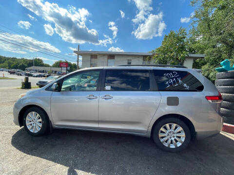2012 Toyota Sienna LE 7-Passenger