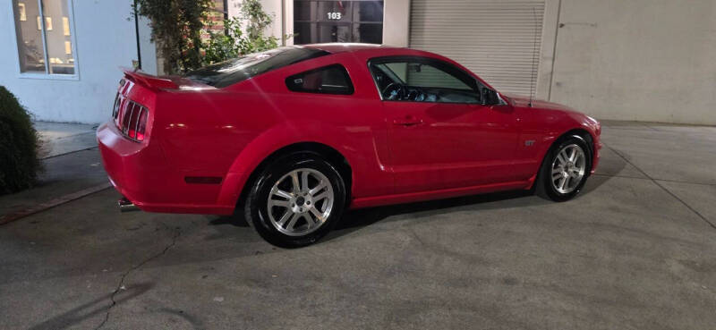 2005 Ford Mustang GT Deluxe