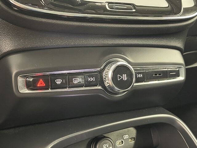 2024 Volvo XC40 B5 Plus Bright Theme