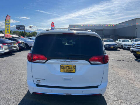 2017 Chrysler Pacifica Touring-L Plus