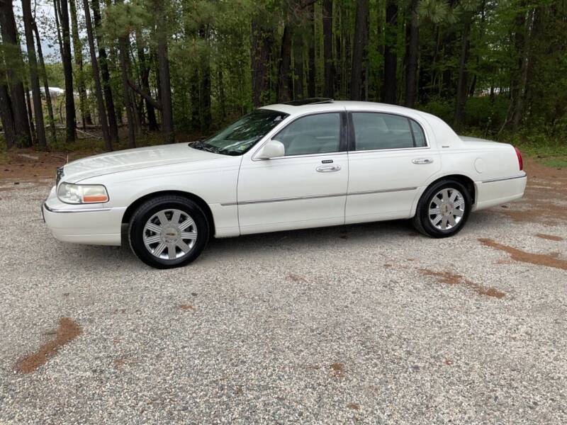 2004 Lincoln Town Car for sale at ABC Cars LLC in Ashland VA