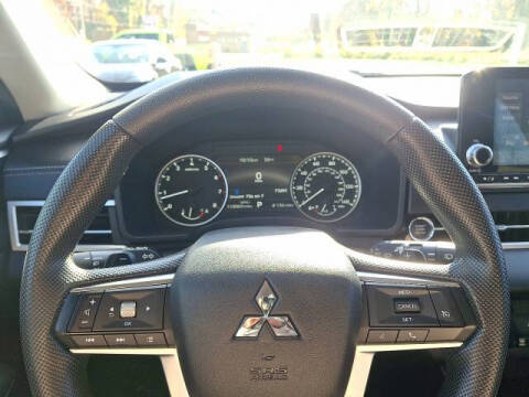 2022 Mitsubishi Outlander ES