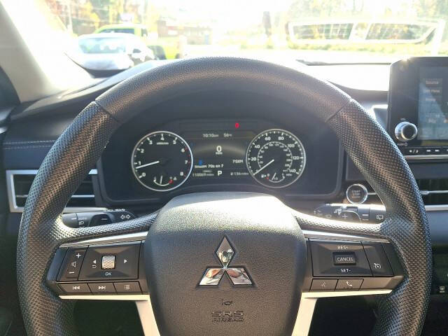 2022 Mitsubishi Outlander ES