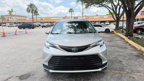 2022 Toyota Sienna LE 8-Passenger
