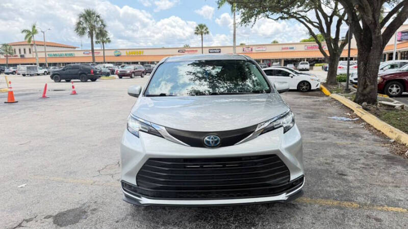 2022 Toyota Sienna LE 8-Passenger