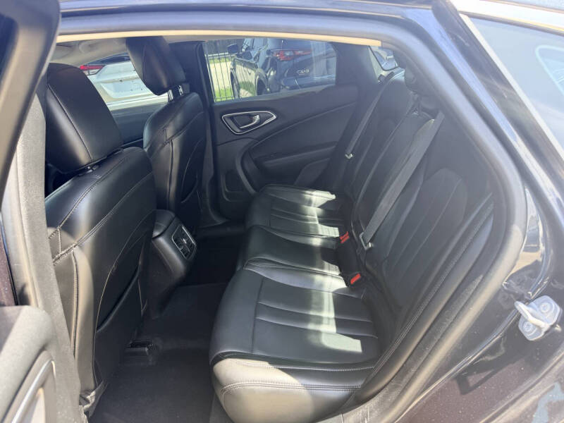 2017 Chrysler 200 Limited Platinum