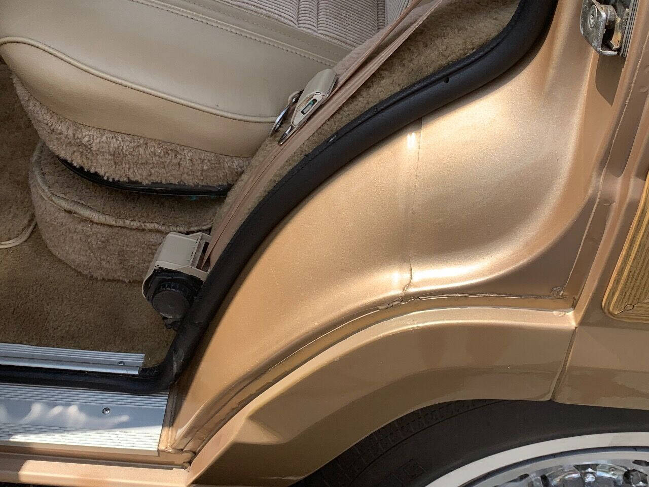1989 Jeep Grand Wagoneer 36