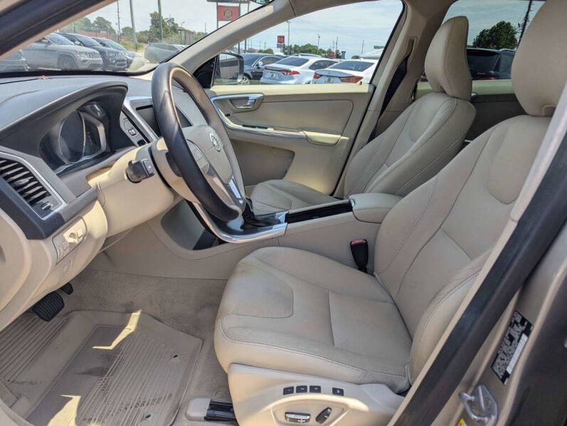 2016 Volvo XC60 T5 Drive-E Premier