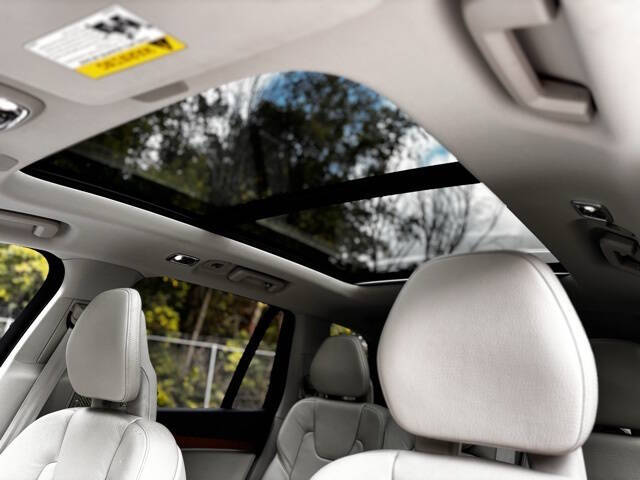 2021 Volvo XC90 T6 Momentum 7-Passenger