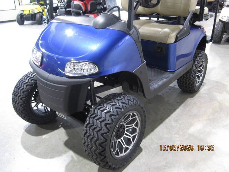 2018 E-Z-GO RXV 4