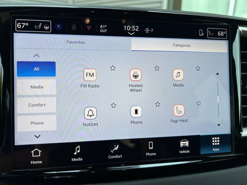 2025 Chrysler Voyager LX