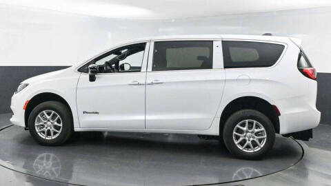 2025 Chrysler Voyager LX