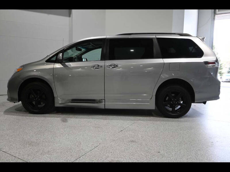 2013 Toyota Sienna SE 8-Passenger