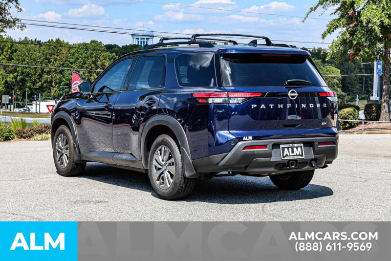 2024 Nissan Pathfinder SV