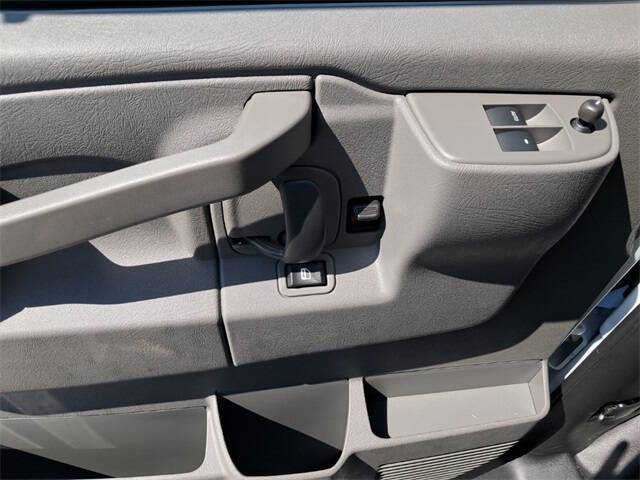 2025 Chevrolet Express 2500