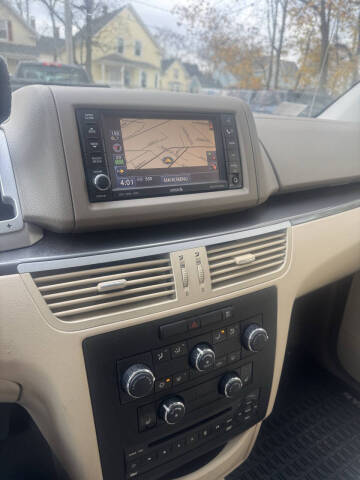 2010 Volkswagen Routan SE