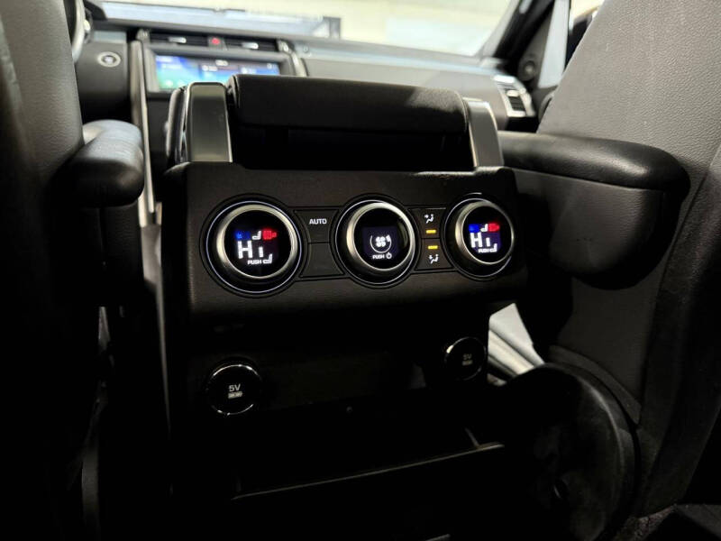 2020 Land Rover Discovery Landmark Edition