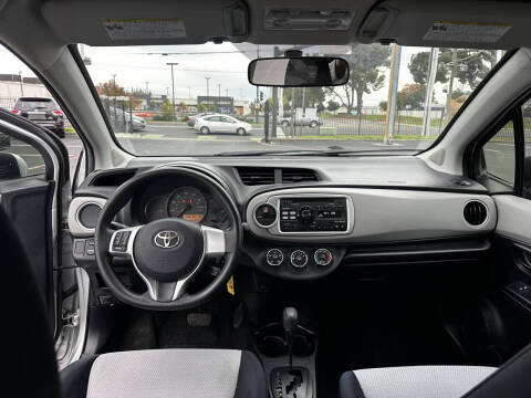 2012 Toyota Yaris 5-Door LE