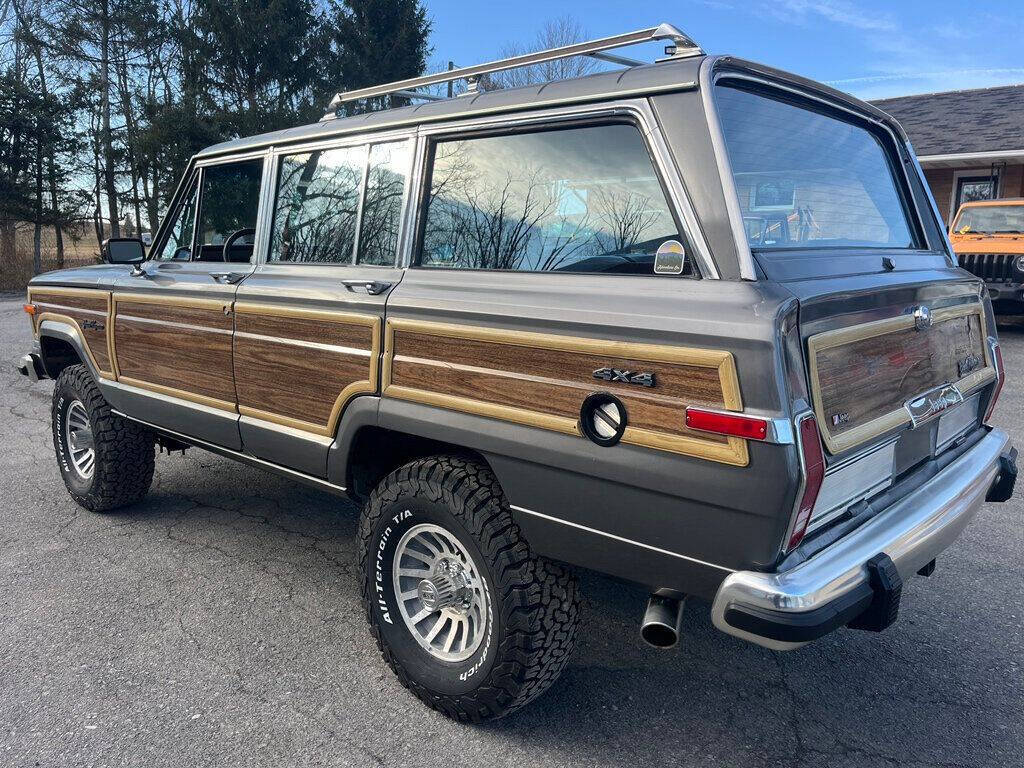 1989 Jeep Grand Wagoneer 7