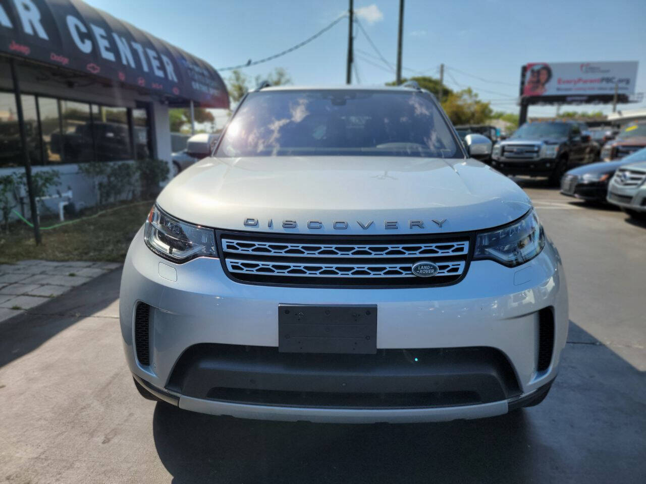 2017 Land Rover Discovery  - $29,900