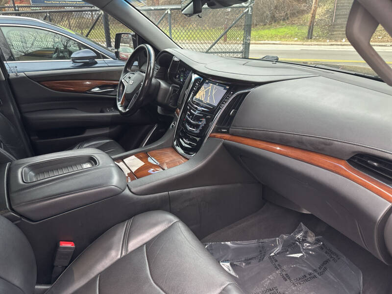 2018 Cadillac Escalade Luxury