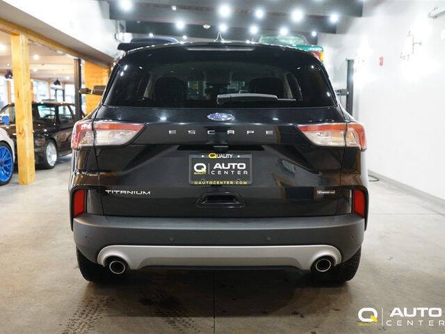 2022 Ford Escape Hybrid Titanium