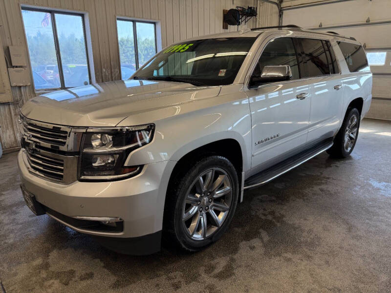 2017 Chevrolet Suburban Premier's photo