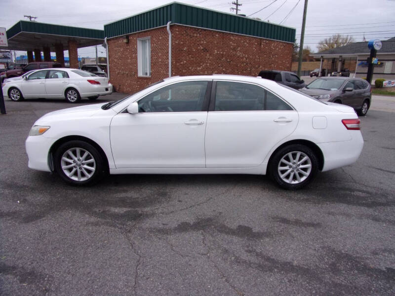 2010 Toyota Camry XLE photo 3