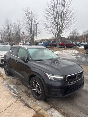 2025 Volvo XC40 B5 Core Bright Theme