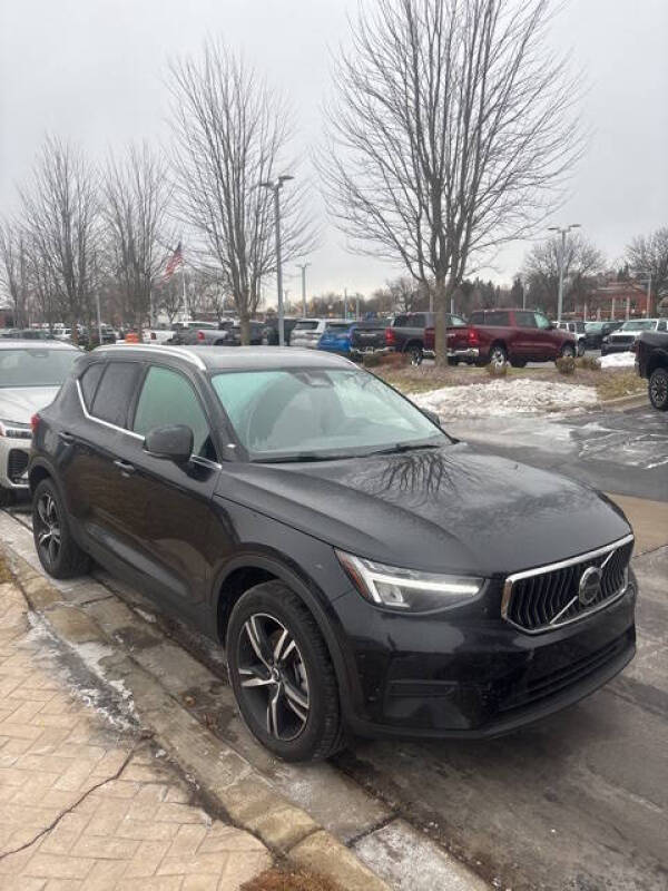2025 Volvo XC40 B5 Core Bright Theme