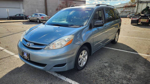 2006 Toyota Sienna for sale at B&B Auto LLC in Union NJ