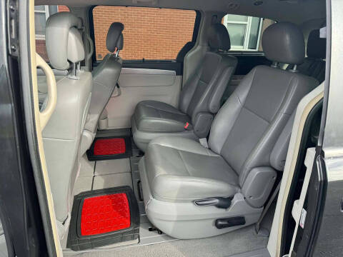 2011 Volkswagen Routan SE