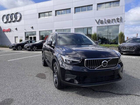 2025 Volvo XC40 B5 Core Bright Theme
