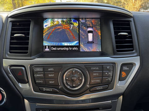 2017 Nissan Pathfinder SL