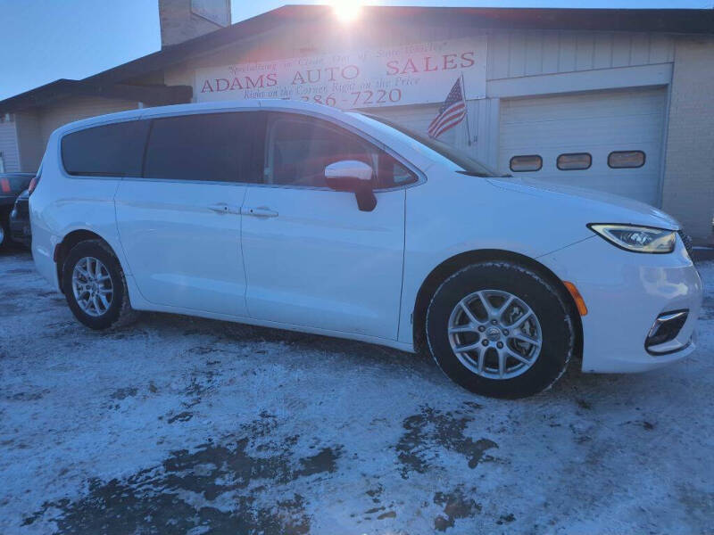 2023 Chrysler Pacifica Touring L's photo