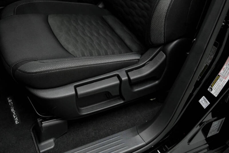 2025 Nissan Pathfinder S