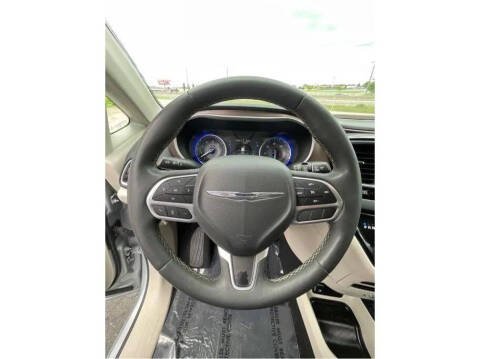 2022 Chrysler Voyager LX