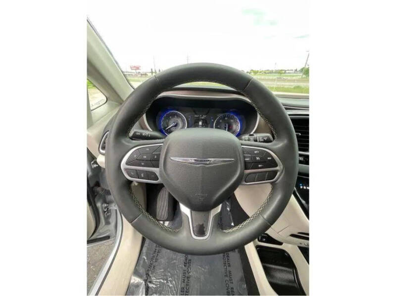 2022 Chrysler Voyager LX